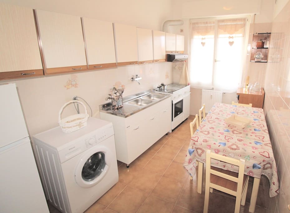 cucina con lavatrice