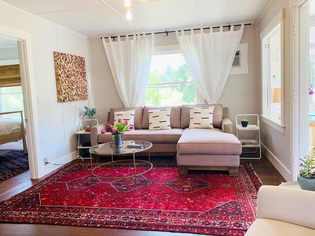 Cottage Near Town With Complimentary Wine Tastings