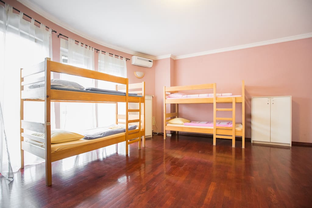 8 bed mixed dorm