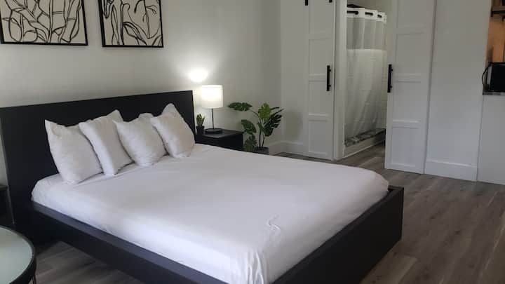 Walk To Restaurants & Attractions Enclave Suites - Orlando, FL