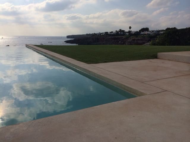 Villa Blanca primera línea de mar