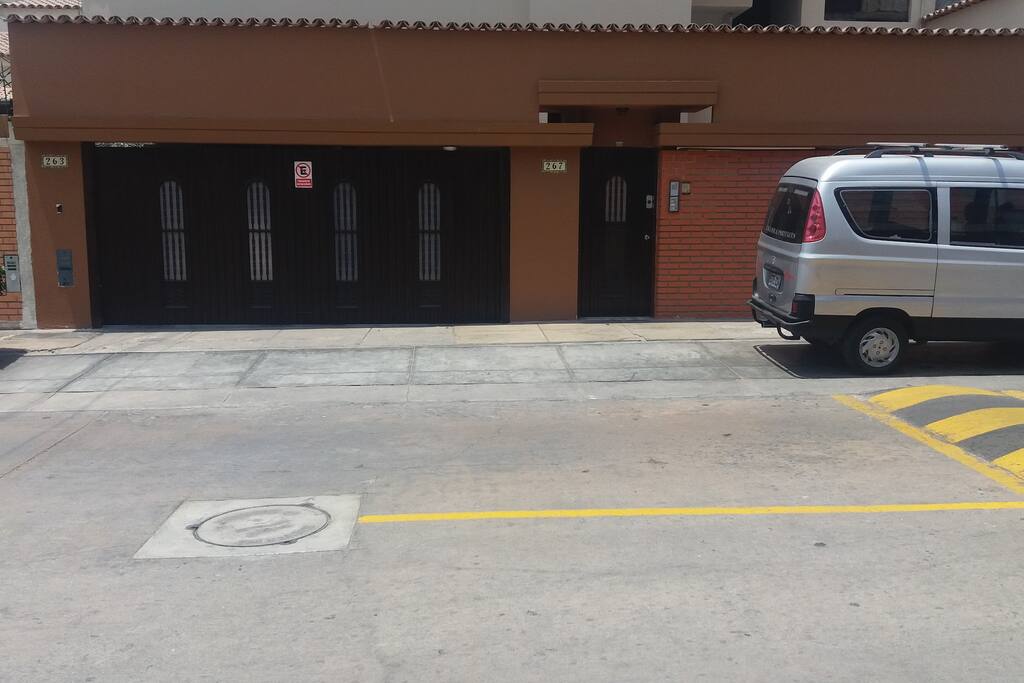 frontis vivienda casa-familia