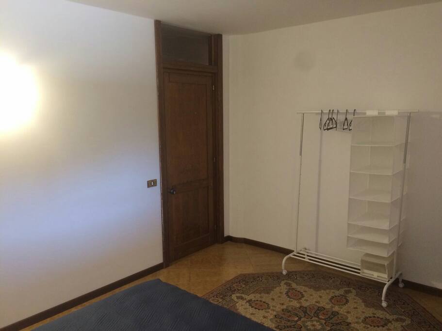 DOWBLE ROOM: ENTRANCE