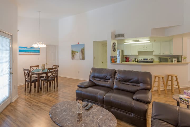 2 Bed Clearwater Vacation Condo. - Clearwater, FL