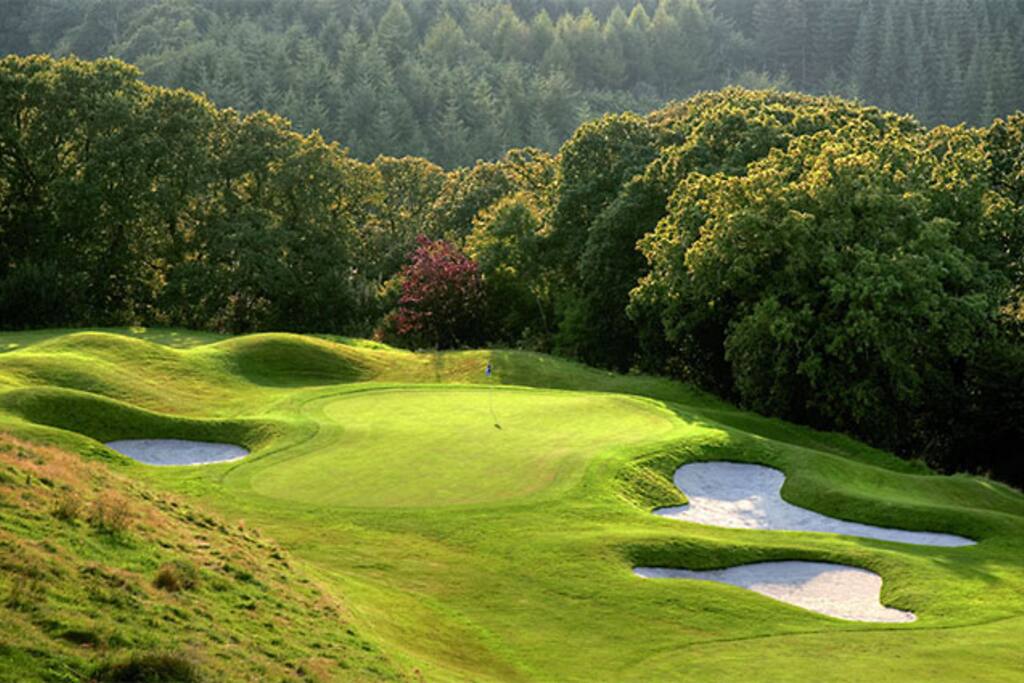 Two courses including a Jack Nicklaus Signature course.