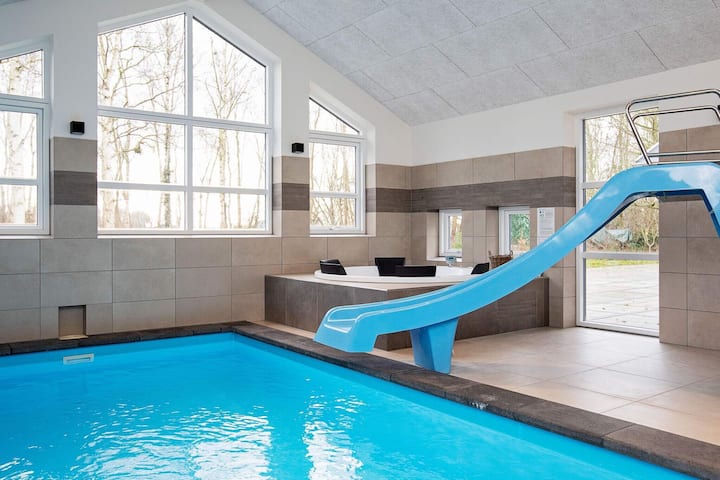 Home in Zealand with Swimming Pool - Houses for Rent in Strøby,