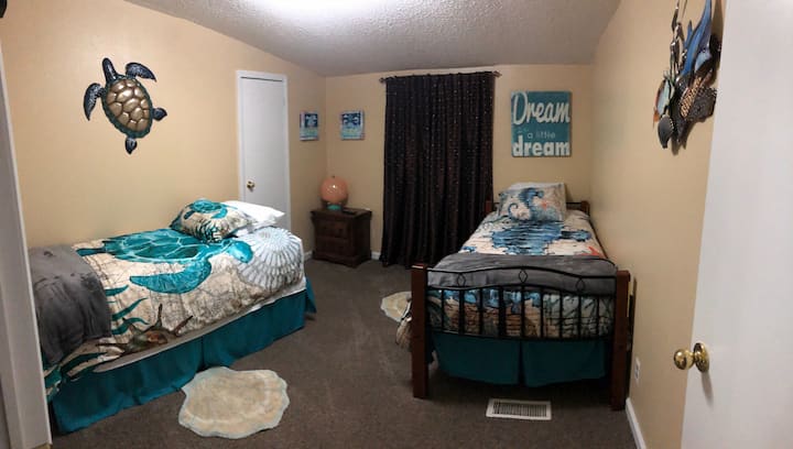 Tercer dormitorio con 2 camas individuales (1 con base ajustable)
