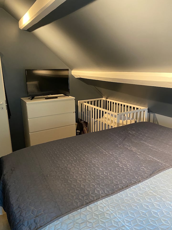 Chambre 1 avec lit bébé