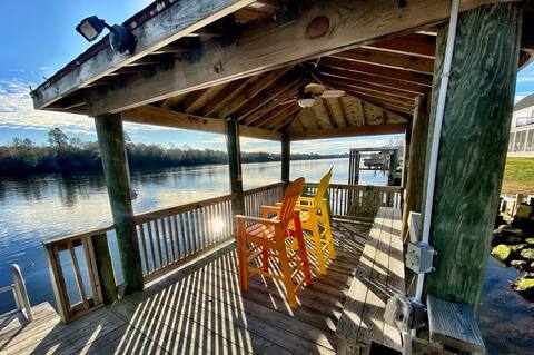 Coastal Retreat on Waterway ?w/Hot Tub