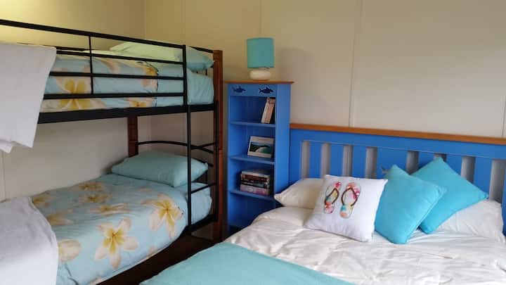 Креветите на спрат се прилично нови, а брачниот кревет е  многу удобен.