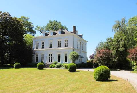 Magnificent 18th century Chateau.
