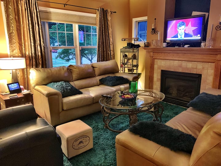 Huge 2 Bed/1 Office/2.5 Bath/ *5 Min To Fiserv - Milwaukee, WI