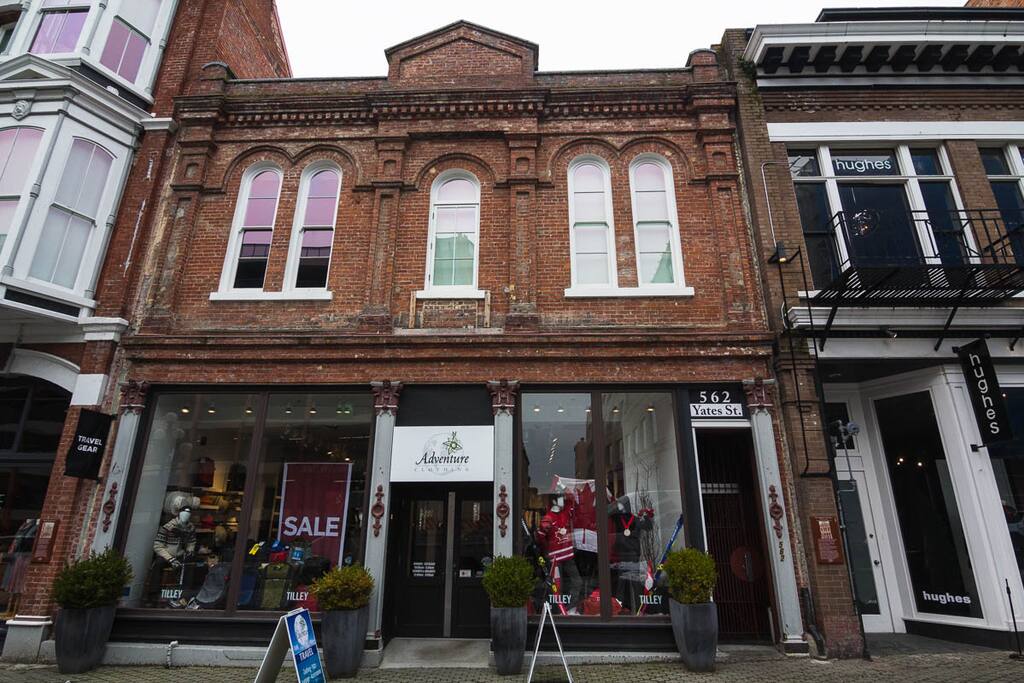 562 Yates