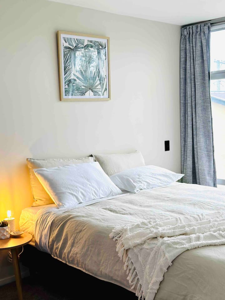 Dormitorio principal con cama tamaño king