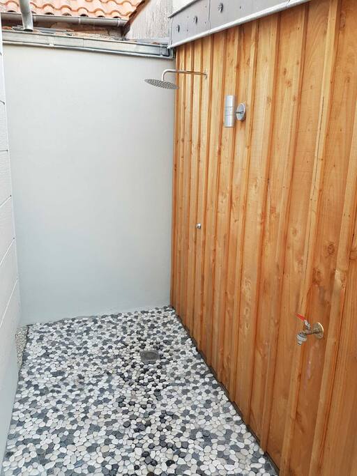 Douche extérieure pour retour de la plage
