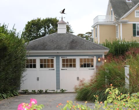 HERON HOUSE MYSTIC, CT.