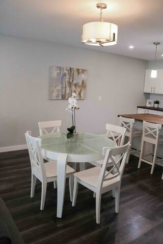 Inviting Stay in a Prime Location! gallery image 3