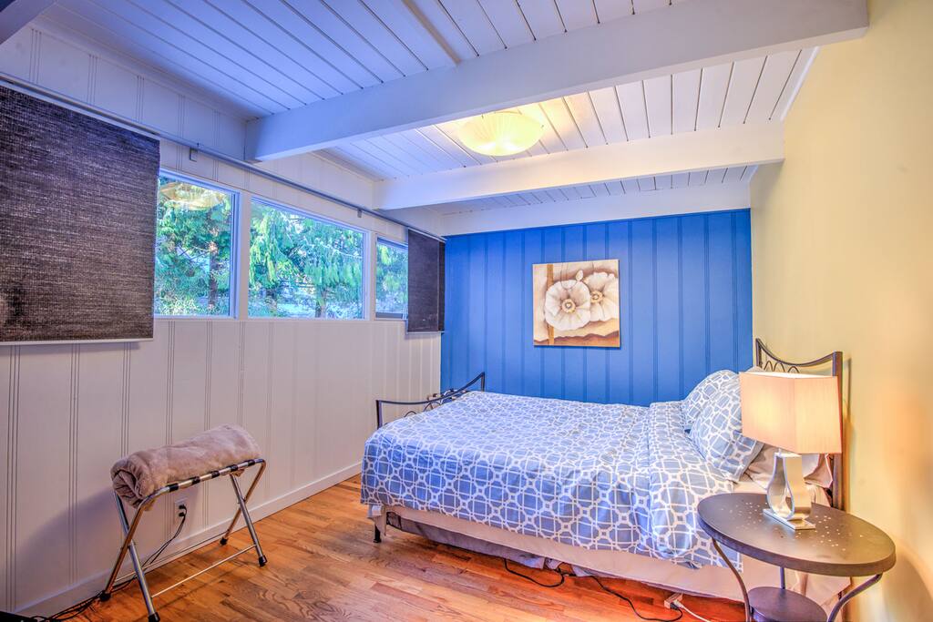 Bedroom2 with a queen size bed