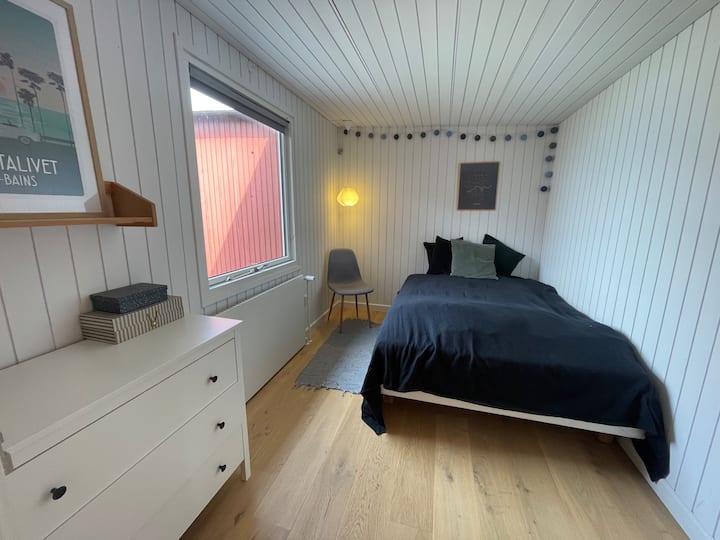 غرفة النوم 2، بسرير مزدوج أصغر (140 سم)