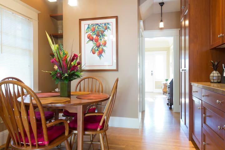 4 Bdrm Home— Island Charm, Wellness Area, Tiki Hut gallery image 4