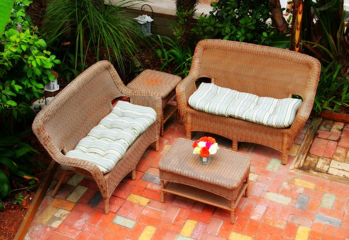 6 Bedroom Water View Home – South Mission Beach