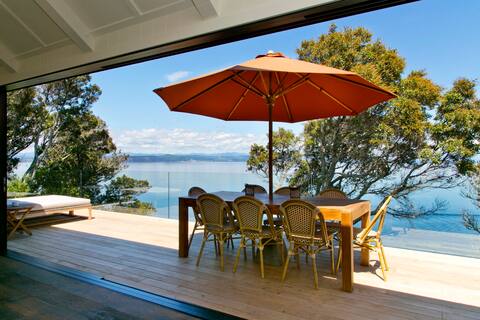 Luxurious Villa on the Lake edge in Taupo