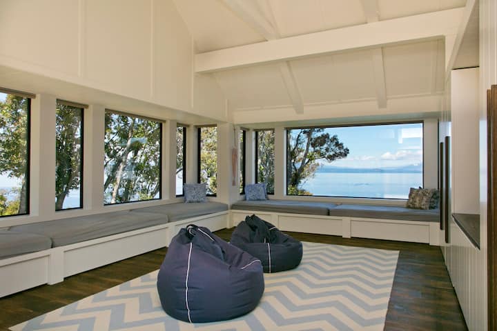 Bunkroom na vitanda 5 vya mtu mmoja na TV ya skrini bapa, aircon & joto pump