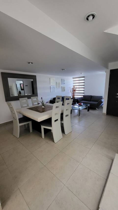 Fabulous House 4 Bedrooms and a pool in the Pavilion