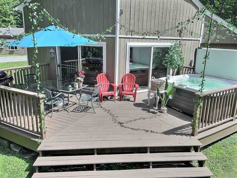 BearVaria! Hot Tub, Deck, FirePit, Frisbee Golf