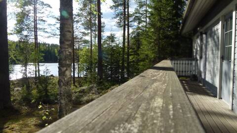 Silent meditation cottage for city persons