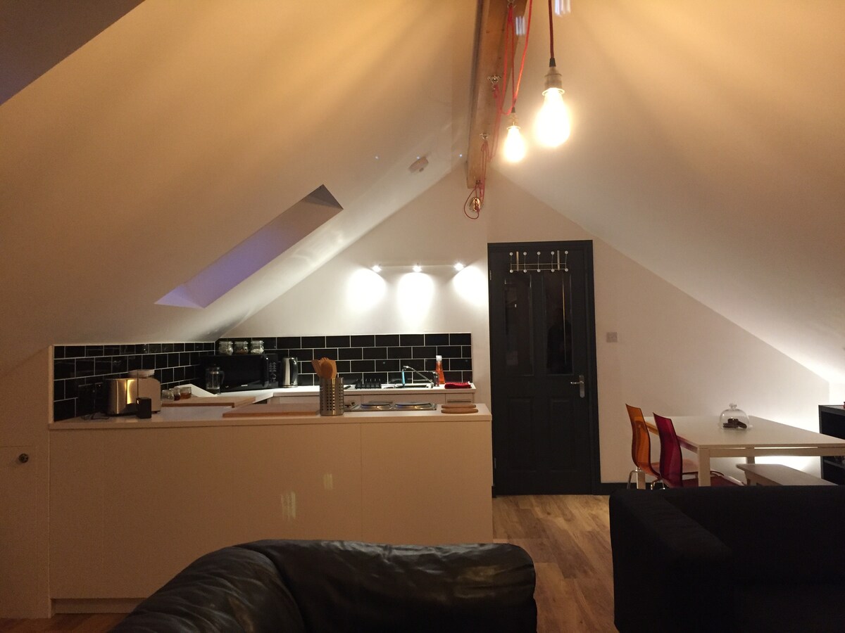Successful Airbnb property: Unique Private Loft Apartment - Southampton. in Chilworth