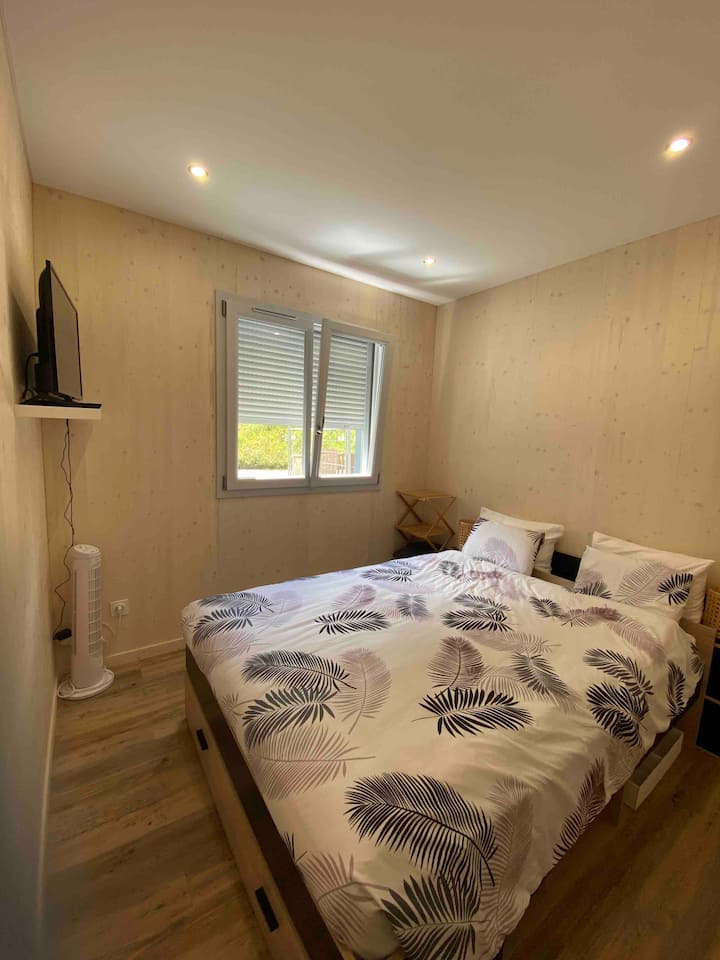 Habitación con cama de 140x190 + tv