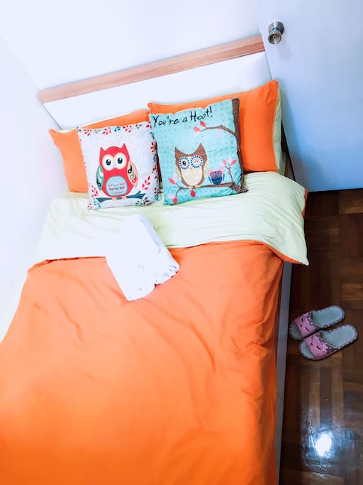 Double bed in bedroom 1