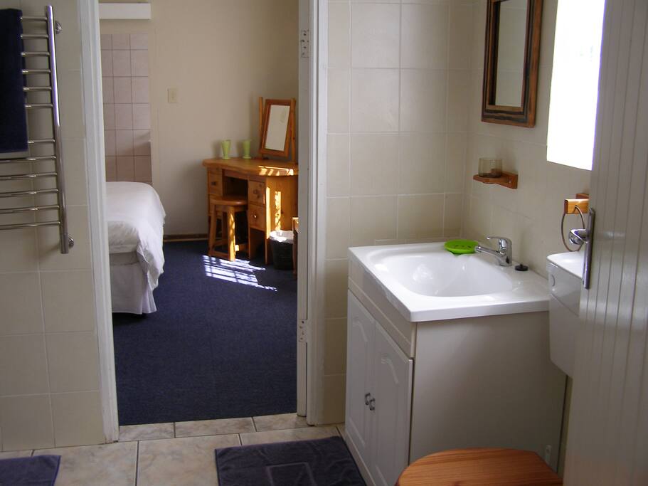 Martial Eagle - 2 Bathroom