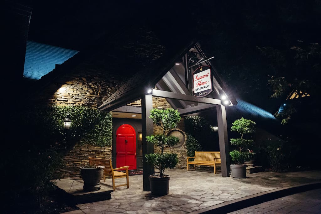 Summit House Restaurant adlı yerin fotoğrafı