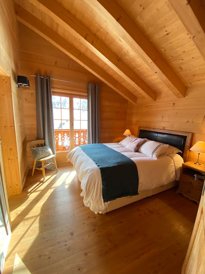 Soveværelse 2 med udsigt over Dents du Midi