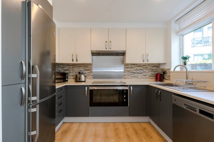 Luxury Hampstead House, Close to City Centre gallery image 3