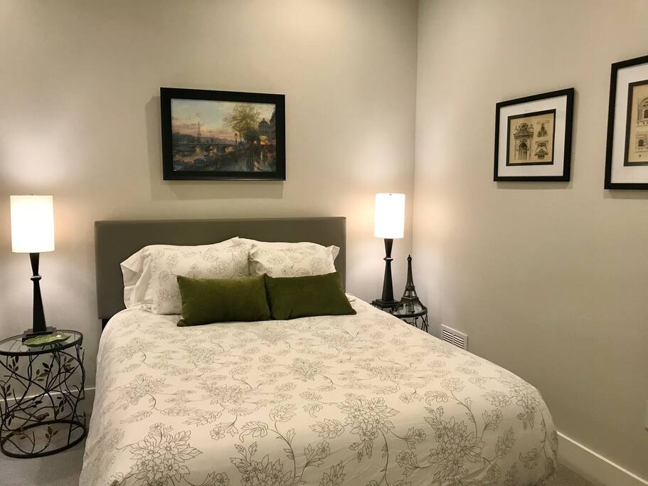 Studio 1 Bedroom Secure Lock-off; Queen Platform Bed+Premium Bedding