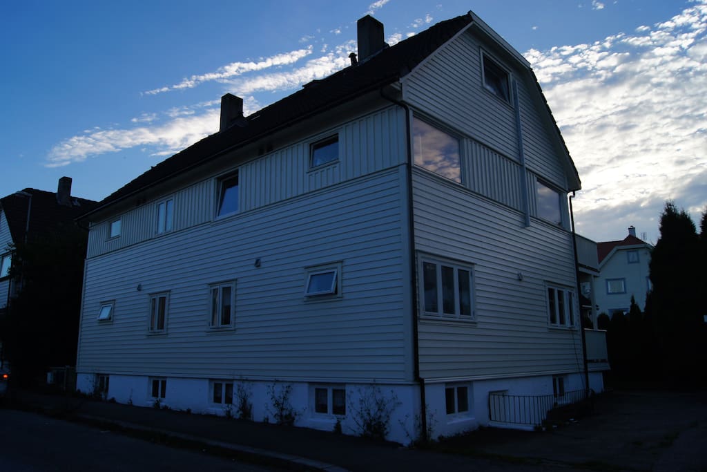 4 unit house. The apartment is on the ground floor, to the left. Free parking outside the house.