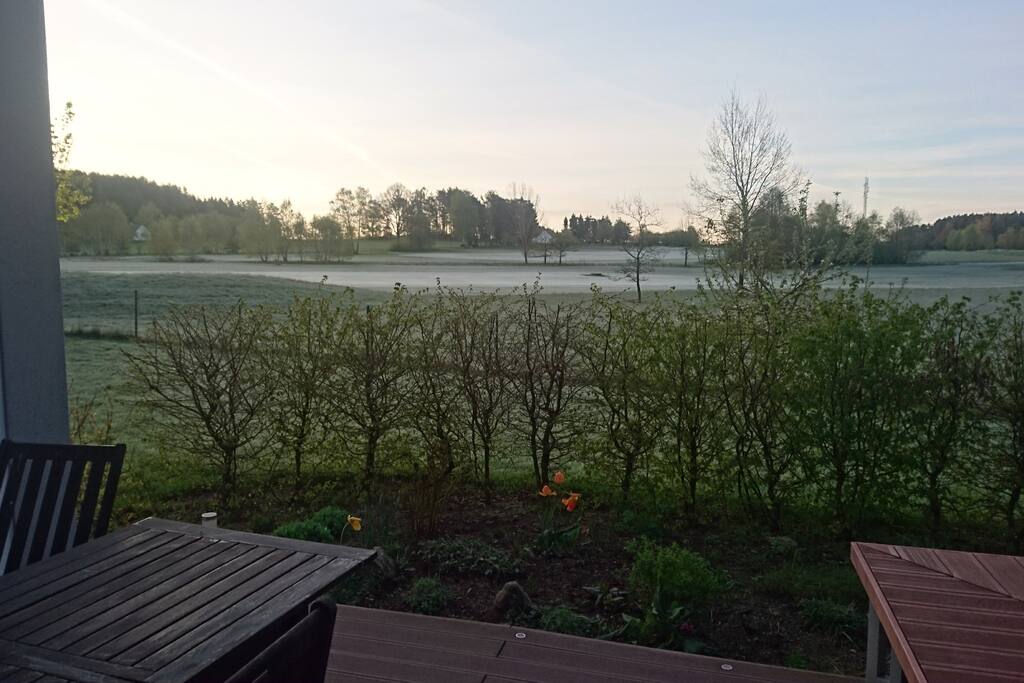 Aussicht von der Terasse auf Loch Nr.5