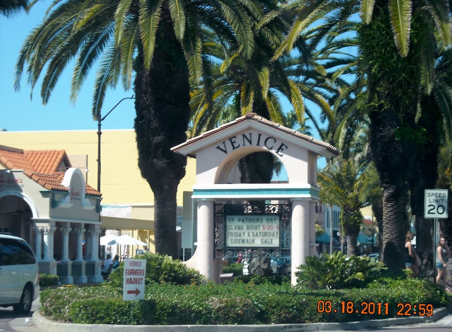 Entrance on Venice Island for shopping, restaurants and Gulf Beaches.