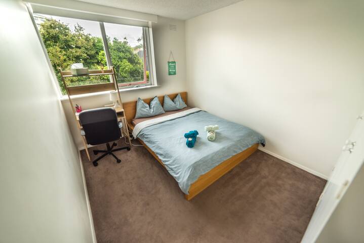 Queen bedroom near St Kilda Beach