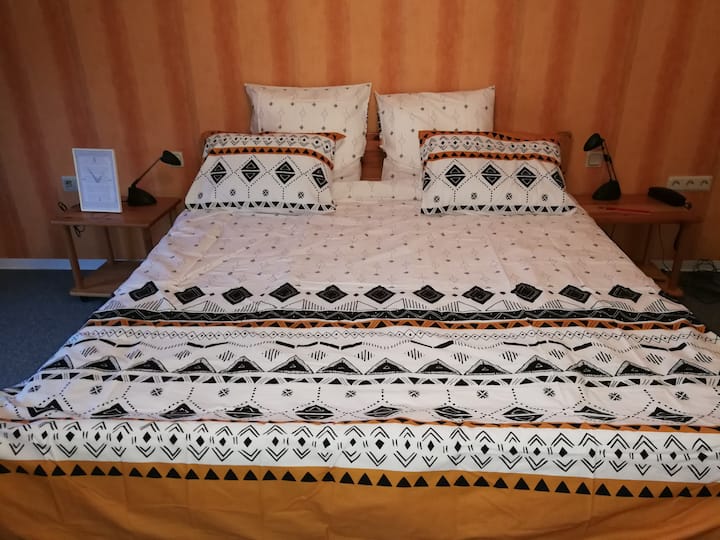Kingsize bed (180x200cm2)