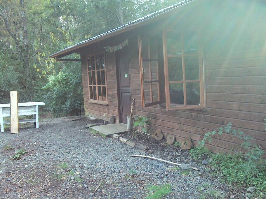 casita del amor, del encuentro del compartir, bienvenidos todos aquellos que quieran mostrar parte de su mundo y aportar una semilla de luz.
Little house of love, of the meeting of sharing, welcome all those who want to show part of their world and contribute a seed of light