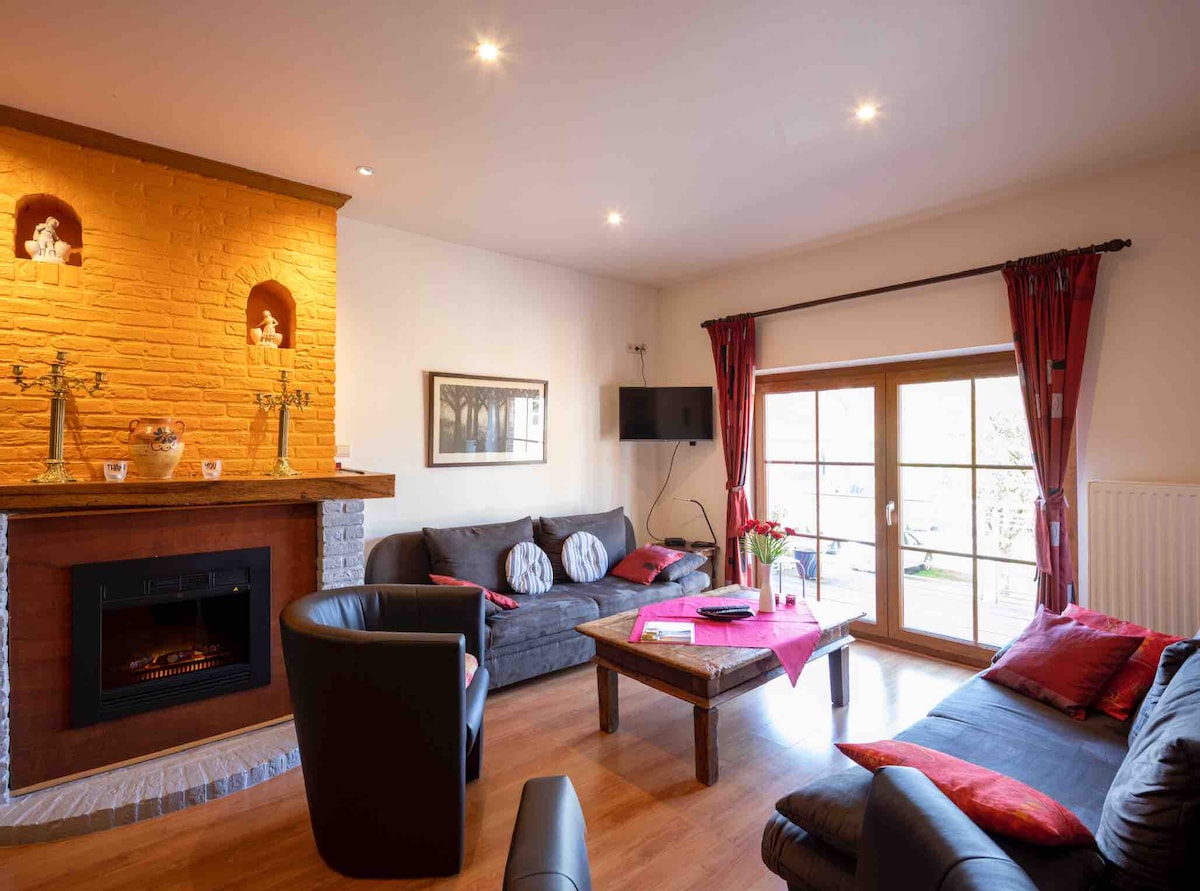 Popular Airbnb listing: Castle view**** Rejuvenated large garden, 3 terraces in Limburg
