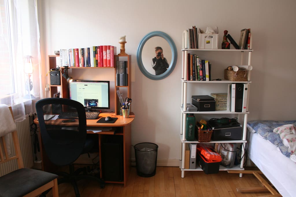 Desk.
