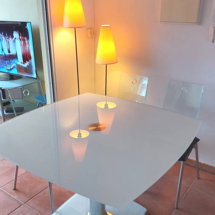 Raum, hell, ruhig, Strand nur 5 Gehminuten entfernt, 1. Stock - Airbnb