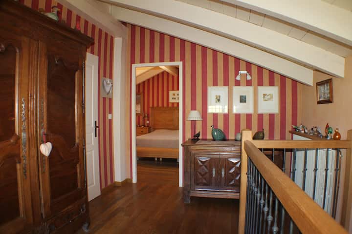 Le Cocoon: access landing to the bedroom, bathroom and toilet