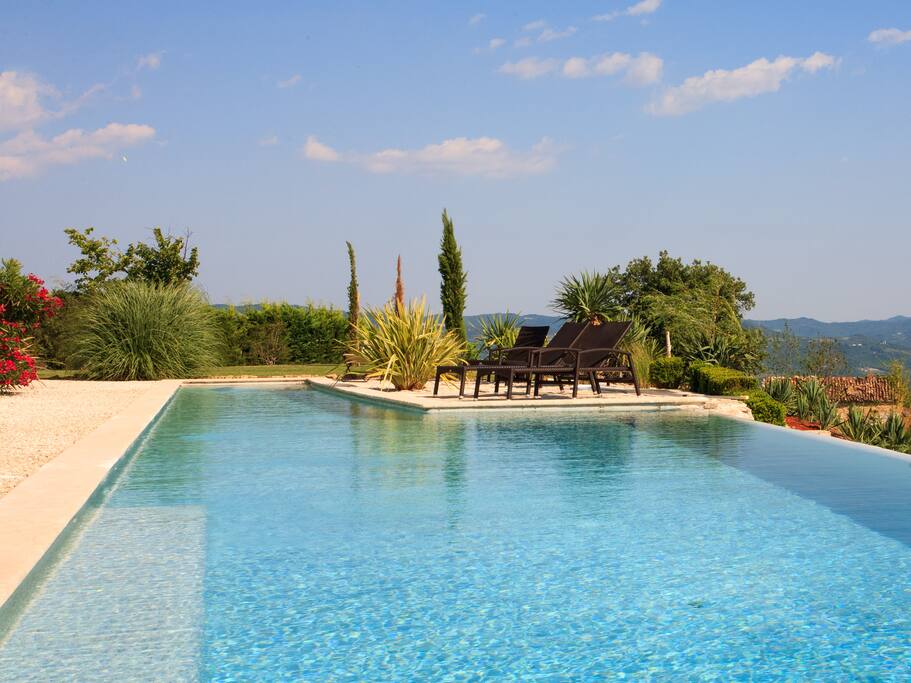 25 meter infinity pool