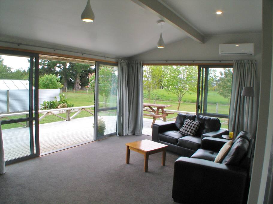 Lovely indoor / outdoor flow